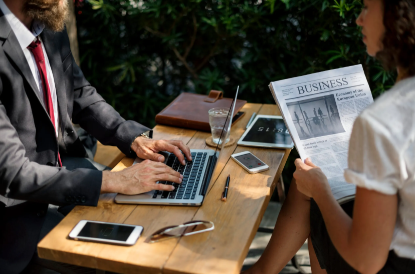 Trusted Platforms for Modern News Readers